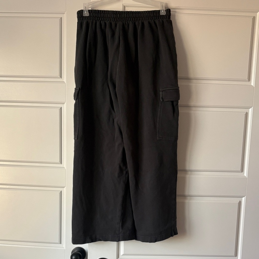 Old Navy Women's Dark Gray Cargo Joggers - Picture 3 of 3